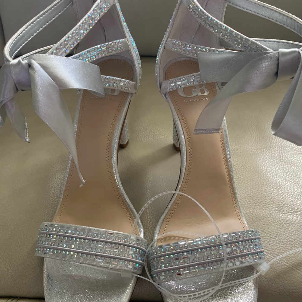 Gianni Bini Silver Rhinestone Strappy Heels w/ Bow Ankle Tie – Size 9.5